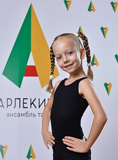 Шапкина София